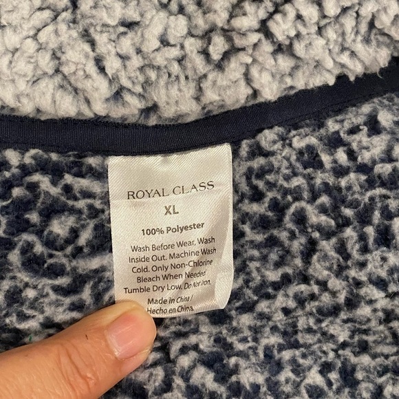 Royal Class Grey Pullover, 100% polyester, size Extra Large - Picture 4 of 7